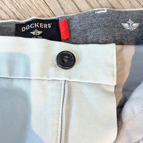 Women's Light Gray Workday Dockers Khaki Slim Fit Pants SZ 38 or 14 US NWT - Picture 2 of 5